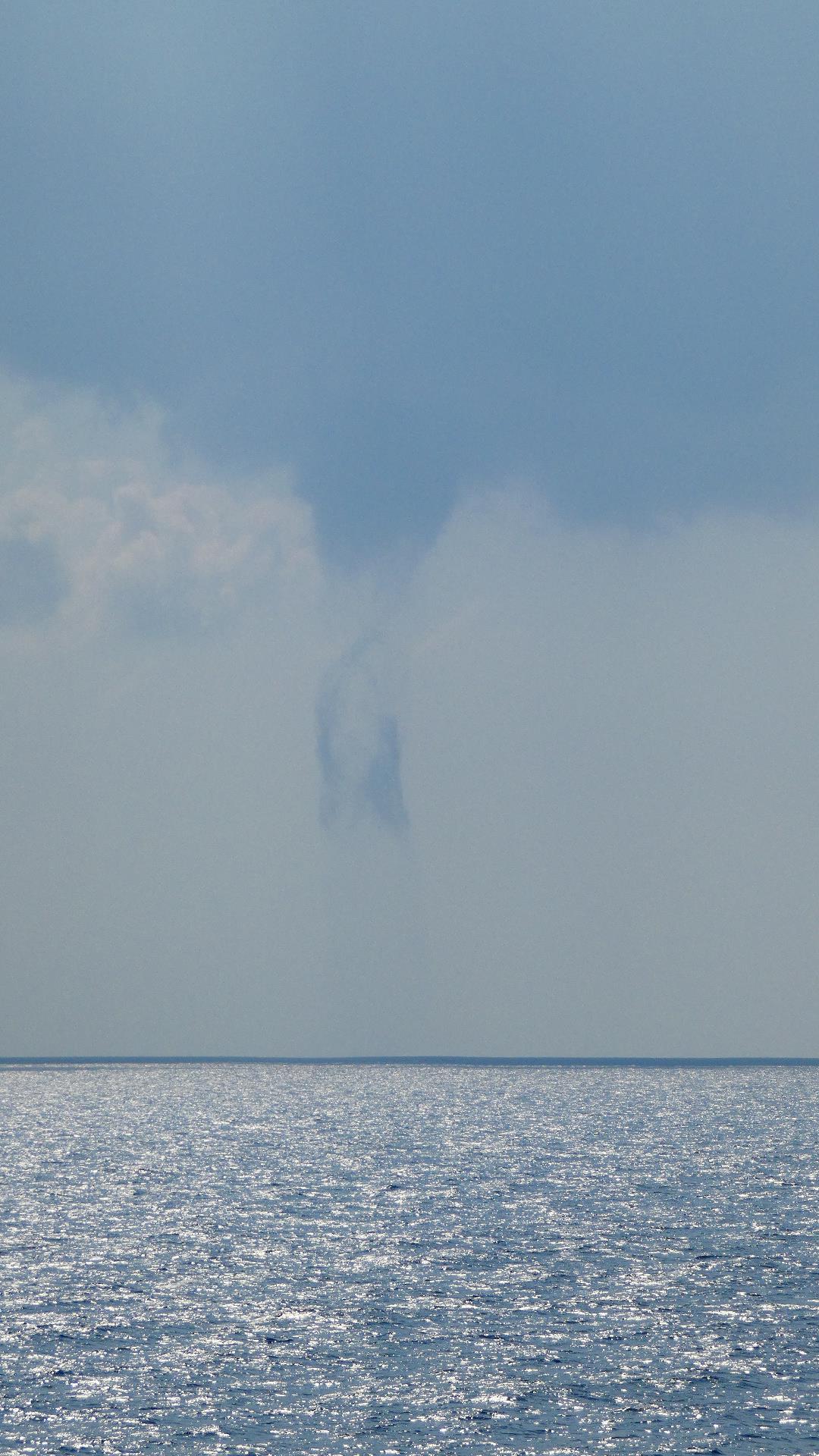 Waterspout (3).JPG